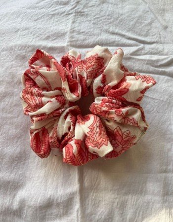 WHITE PINK FLORAL  SCRUNCHY
