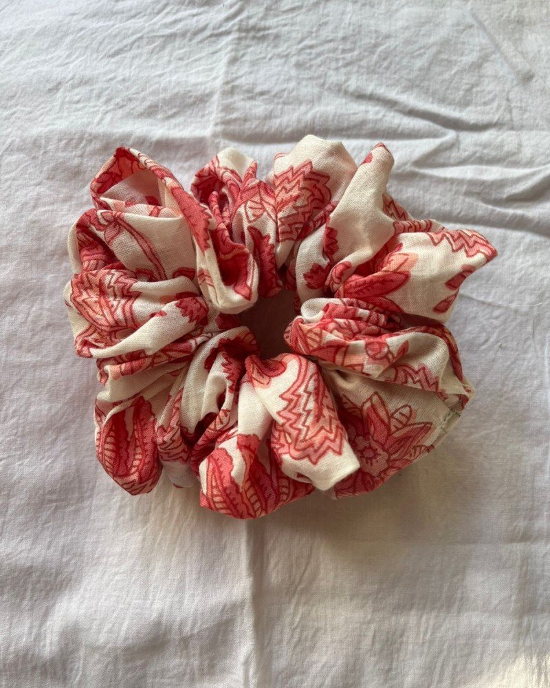 WHITE PINK FLORAL  SCRUNCHY