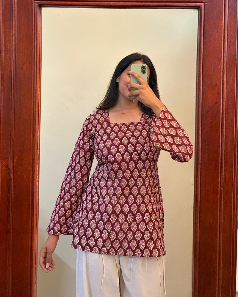 MAROON MOTIF HANDBLOCK SHORT STRAIGHT KURTI