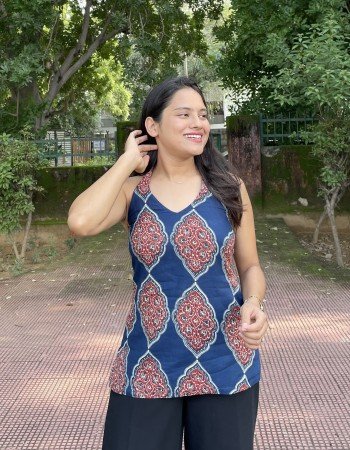 BLUE MAROON MOTIF BACKLESS SHORT KURTI 