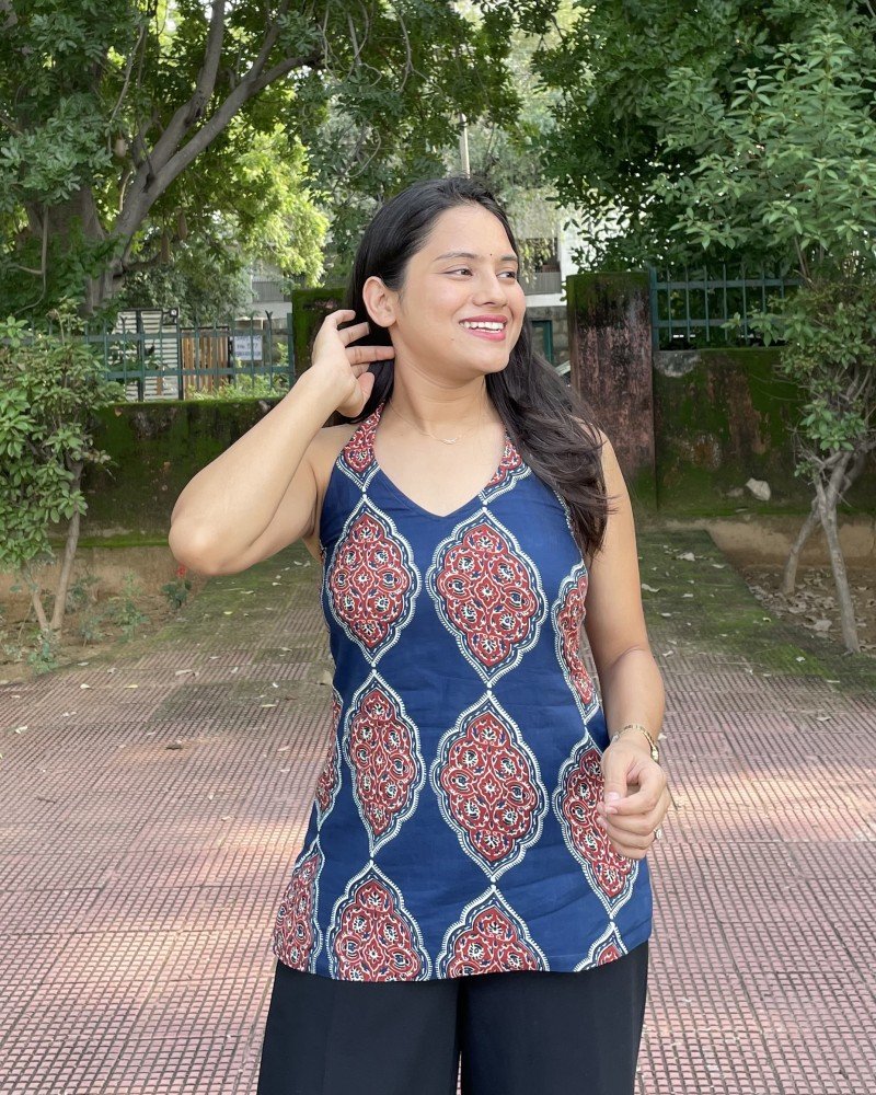 BLUE MAROON MOTIF BACKLESS SHORT KURTI 