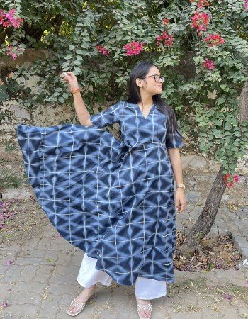 GEOMETRIC BOX MOTIF UMBRELLA GHER KURTI