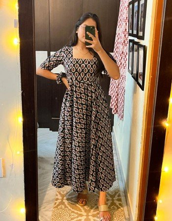 MAGENTA PRINT UMBRELLA GHER KURTI