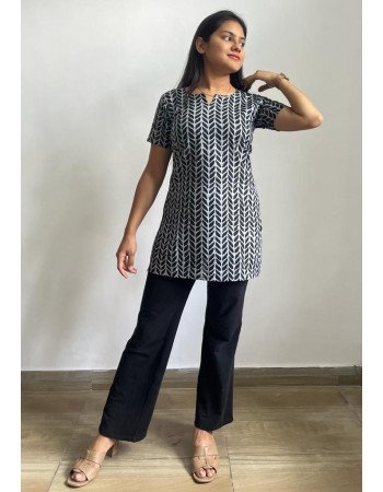 BLACK ZIGZAG SHORT STRAIGHT KURTI