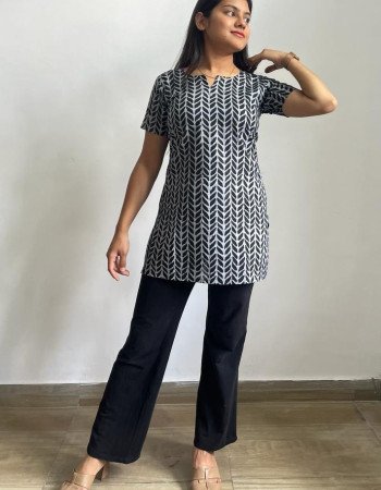 BLACK ZIGZAG SHORT STRAIGHT KURTI