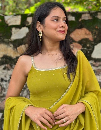 MEHNDI GREEN DIVINE GEORGETTE GHER SET 