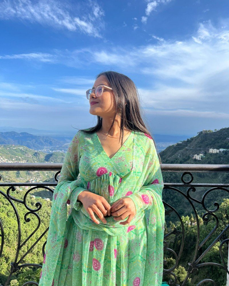 RADHA BANDHANI NAYRA CUT SET