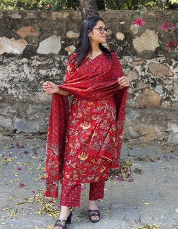 RED FLORAL MOTIF SUIT SET 