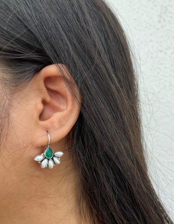 SILVER 925 HALLMARKED PEARL AND  GREEN STONE HOOK EARRINGS