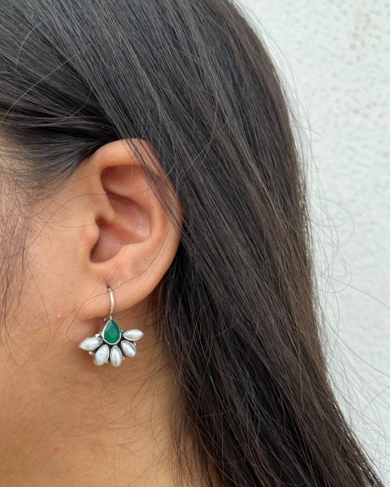 SILVER 925 HALLMARKED PEARL AND  GREEN STONE HOOK EARRINGS