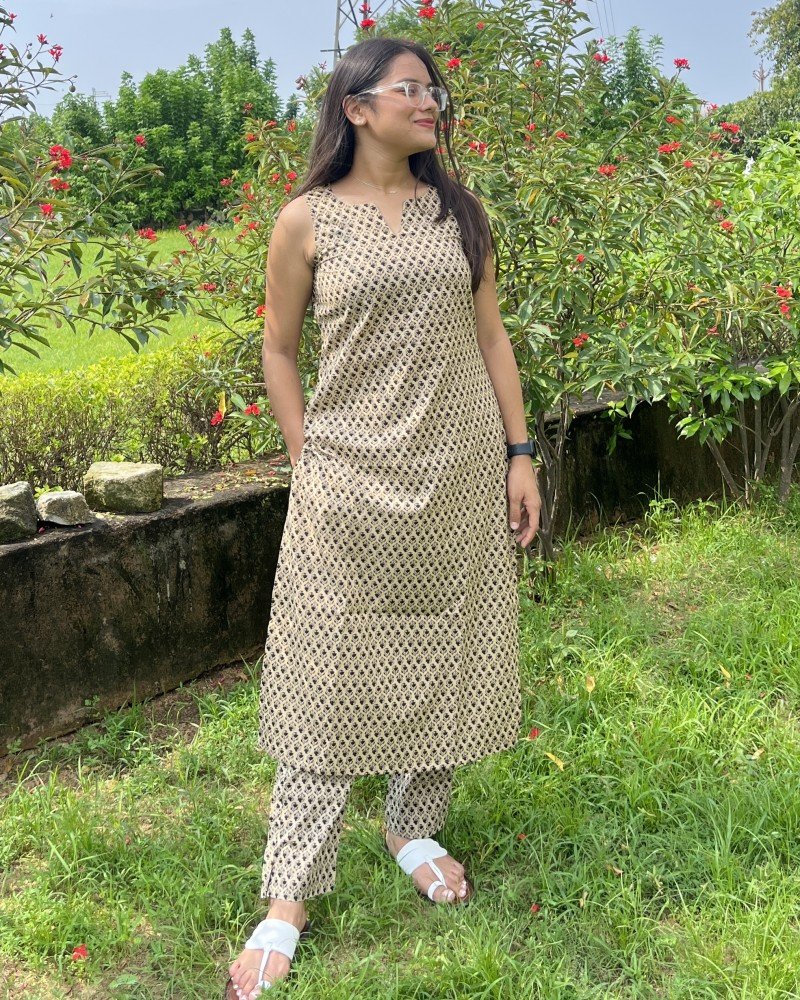 BLACK FLORALS KURTA BOTTOM SET