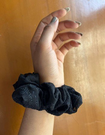 BLACK CHIKANKARI SCRUNCHY