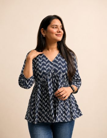 BLACK ZIGZAG CLAIRE TOP