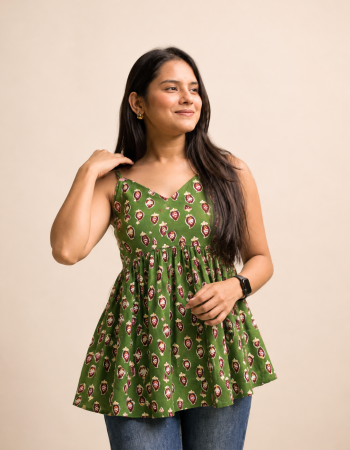 GREEN MOTIF PLEATED MELOW TOP
