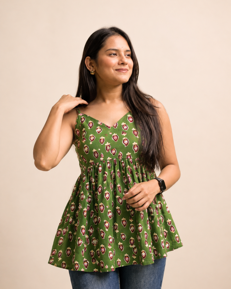 GREEN MOTIF PLEATED MELOW TOP