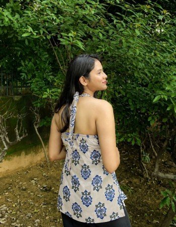 BLUE FLOWER BOOTA BACKLESS SHORT KURTI 