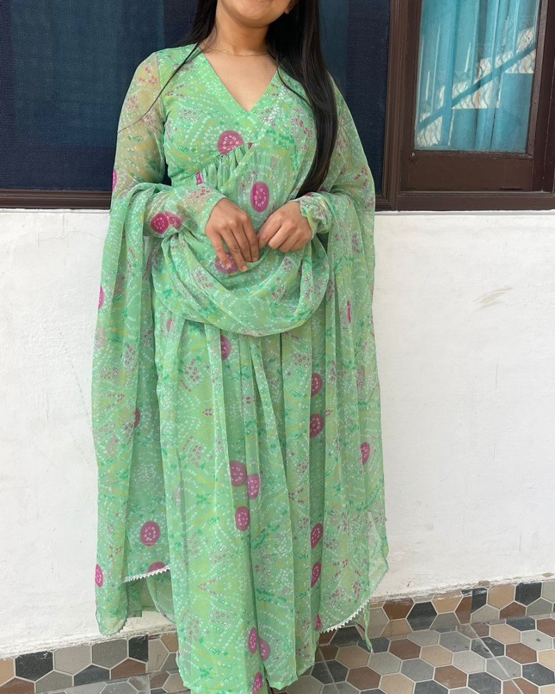 RADHA BANDHANI NAYRA CUT SET