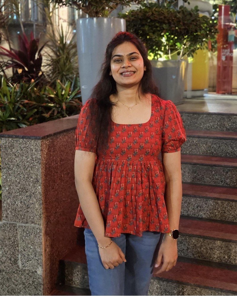 RED LITTLE FLORAL MOTIF ROSE TOP