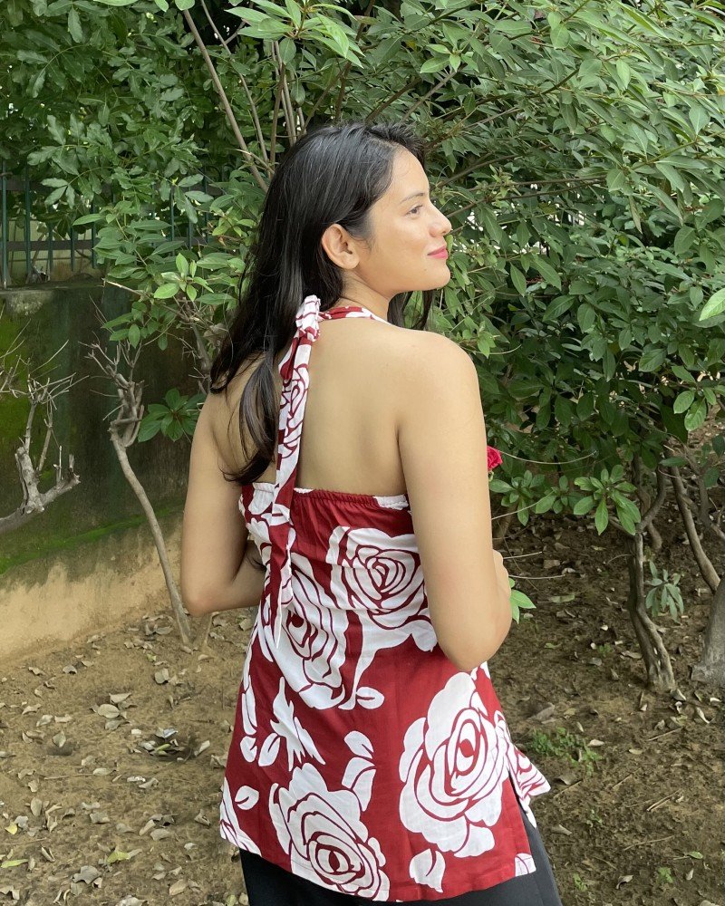 OFF WHITE FLOWER BOOTA BACKLESS SHORT KURTI 