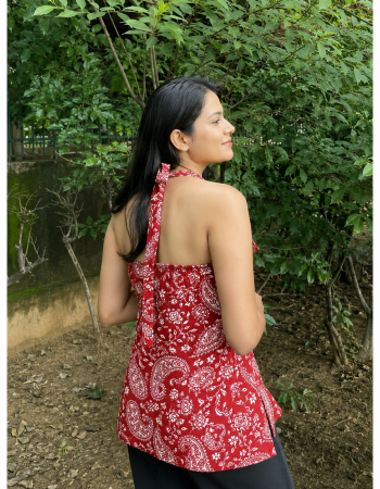 RED MOTIF BACKLESS SHORT KURTI 