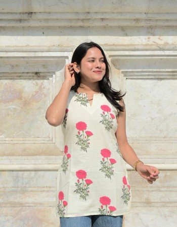 RED FLOWER BOOTA SHORT STRAIGHT KURTI