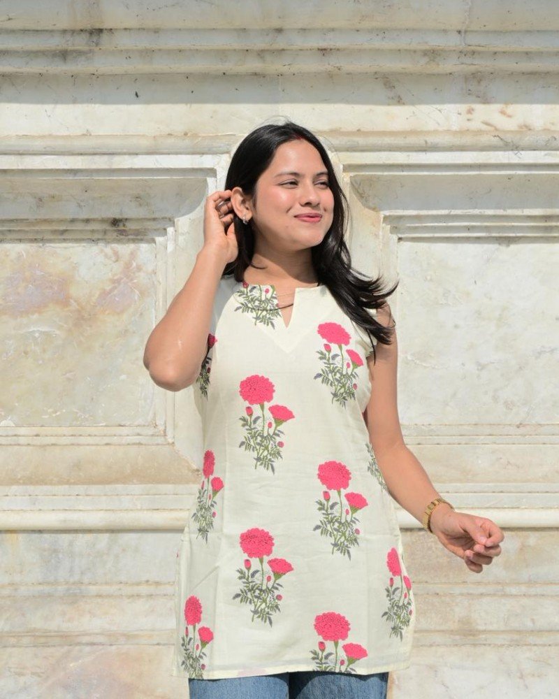 RED FLOWER BOOTA SHORT STRAIGHT KURTI