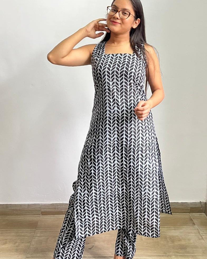 BLACK LITTLE LEAF KURTA BOTTOM SET