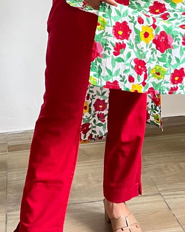 RED STRAIGHT PANTS 
