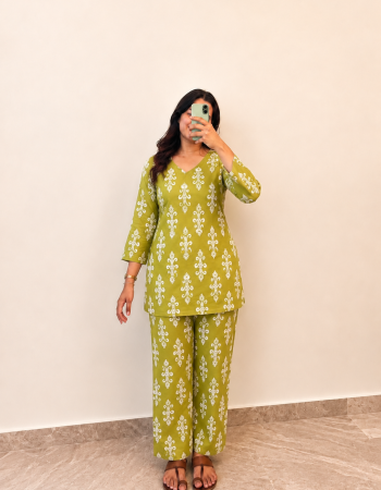 LIGHT GREEN MOTIF NIGHT SET