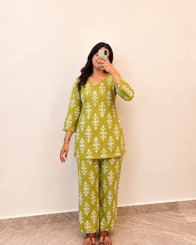 LIGHT GREEN MOTIF NIGHT SET