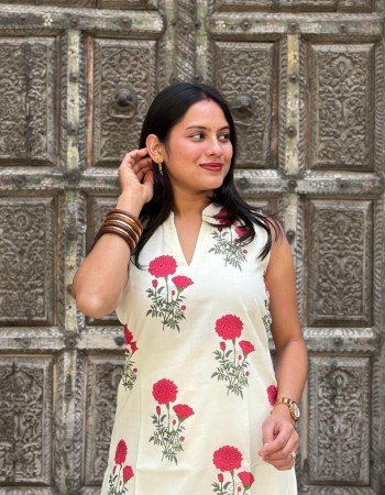 RED FLOWER BOOTA LONG STRAIGHT KURTI