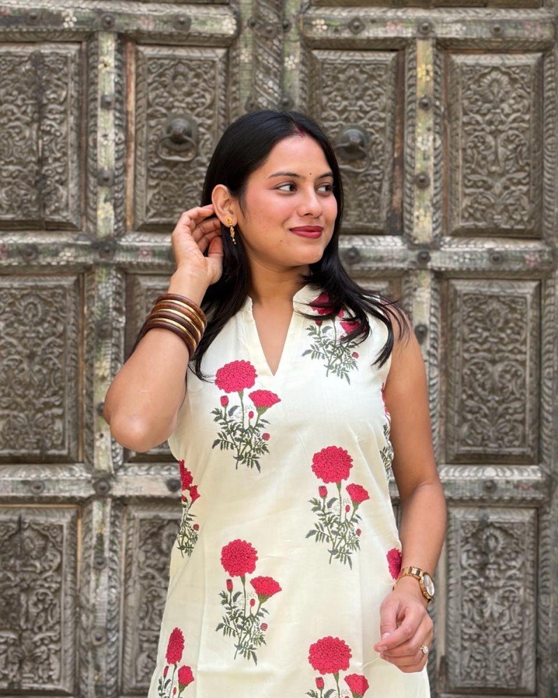 RED FLOWER BOOTA LONG STRAIGHT KURTI