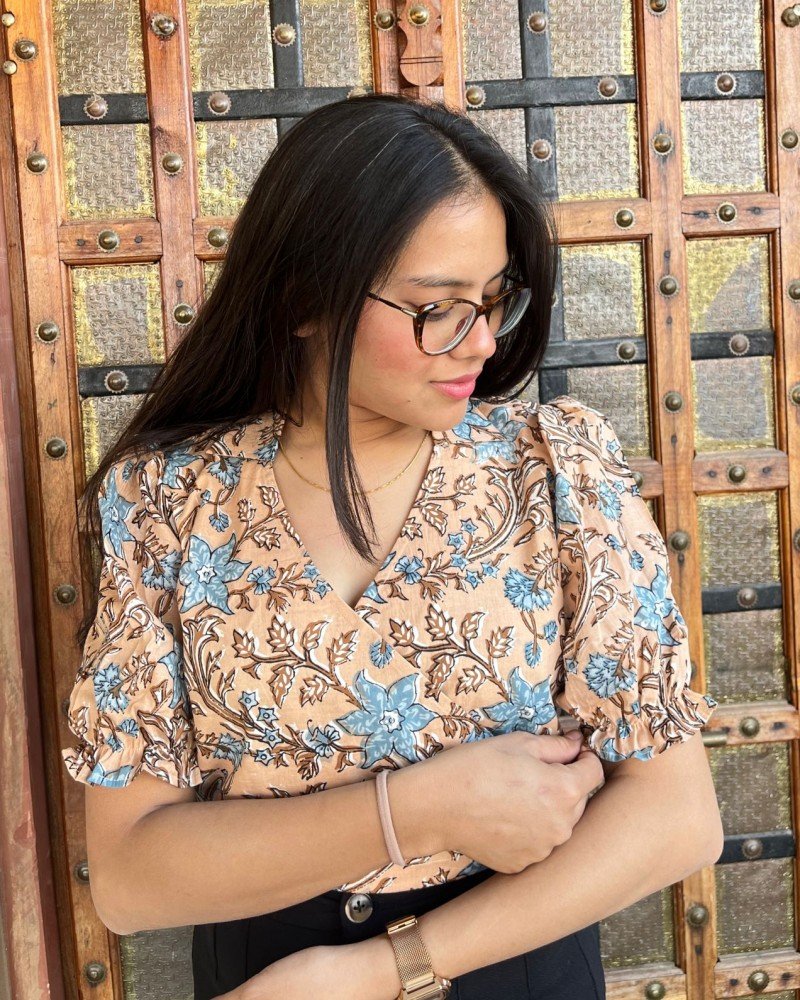 BLUE FLORAL MOTIF LILY TOP