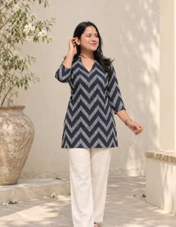 BLACK ZIGZAG SHORT STRAIGHT KURTI