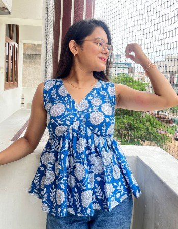 DARK BLUE FLORAL CLAIRE TOP