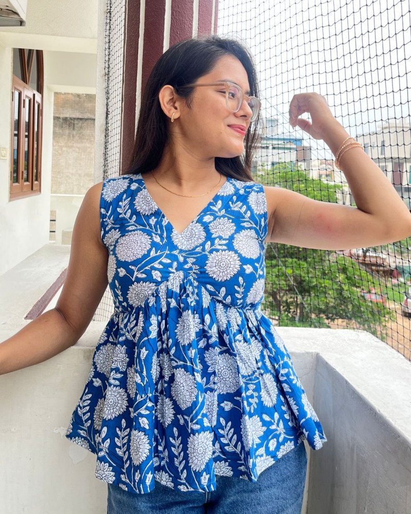 DARK BLUE FLORAL CLAIRE TOP