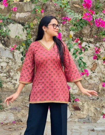 BLUE MAROON MOTIF SHORT STRAIGHT KURTI