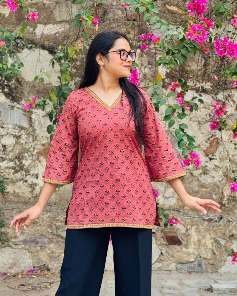 PURPLE BANDHANI MOTIF SHORT STRAIGHT KURTI