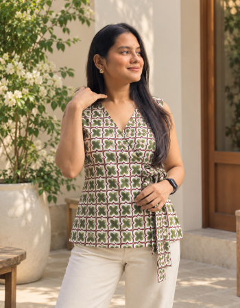 WHITE GREEN KNOT TOP