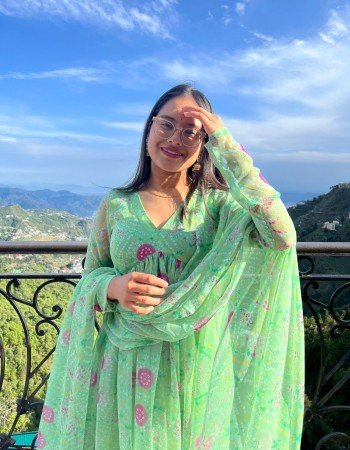 RADHA BANDHANI NAYRA CUT SET