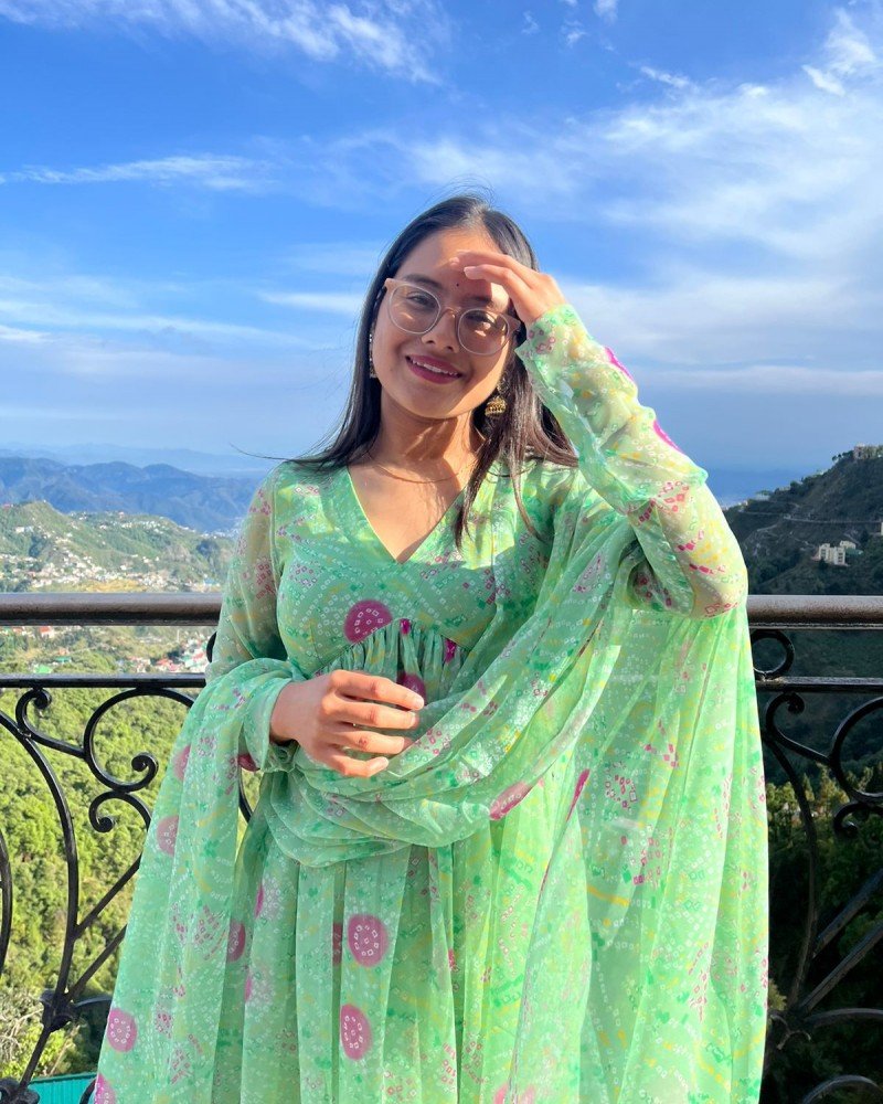 RADHA BANDHANI NAYRA CUT SET