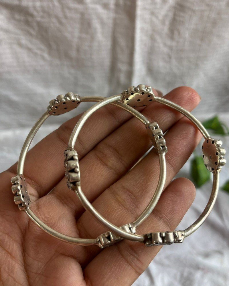 925 HALLMARKED SILVER STONE BANGLES (SET OF2)