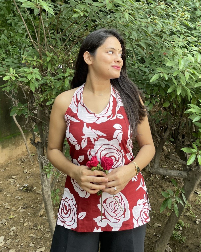 OFF WHITE FLOWER BOOTA BACKLESS SHORT KURTI 