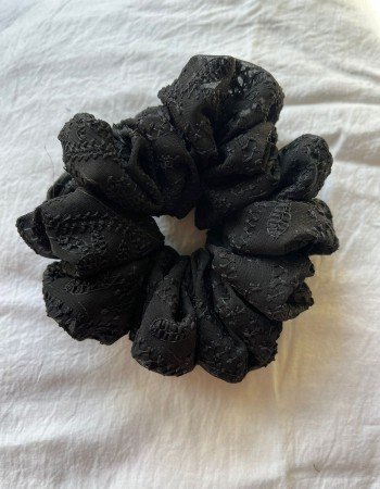 BLACK CHIKANKARI SCRUNCHY