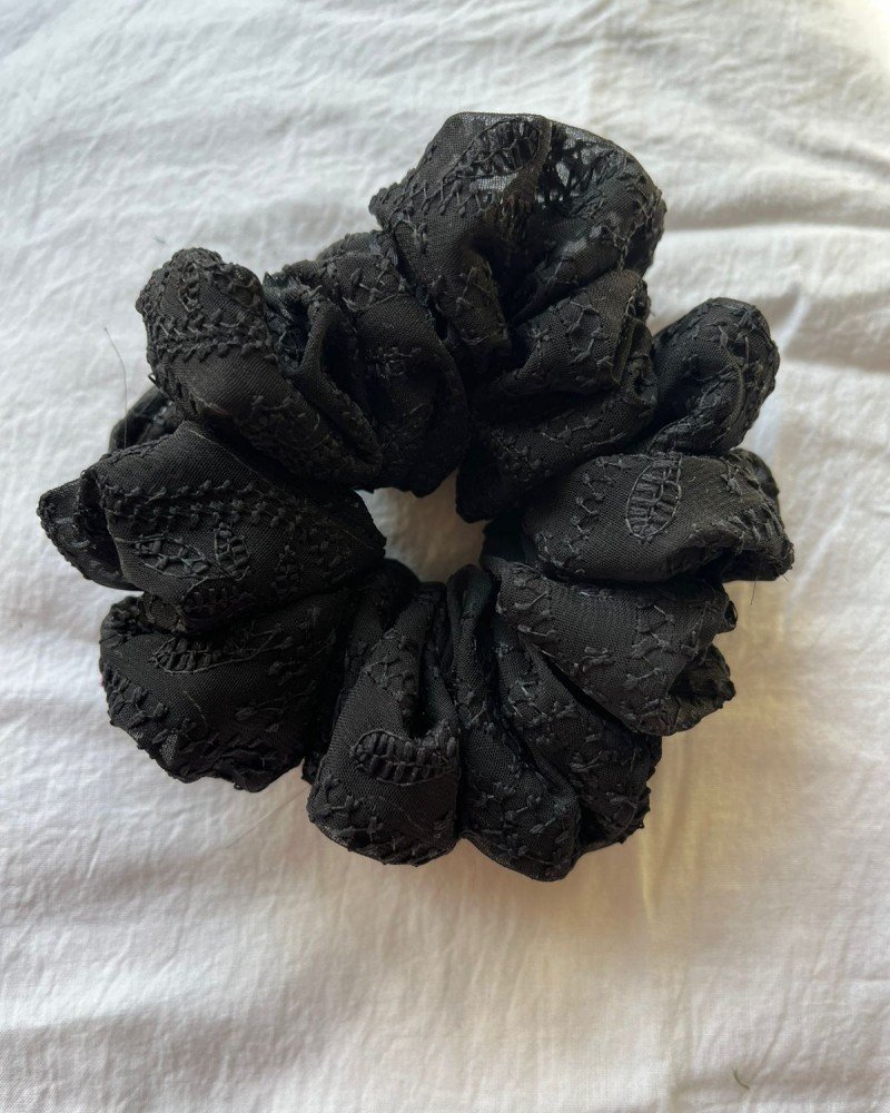 BLACK CHIKANKARI SCRUNCHY