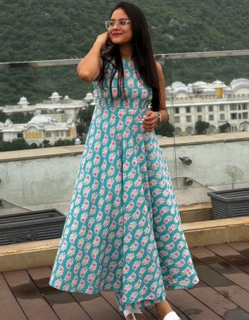 BLUE FLORALS CRISS CROSS BACK GHER KURTA SET