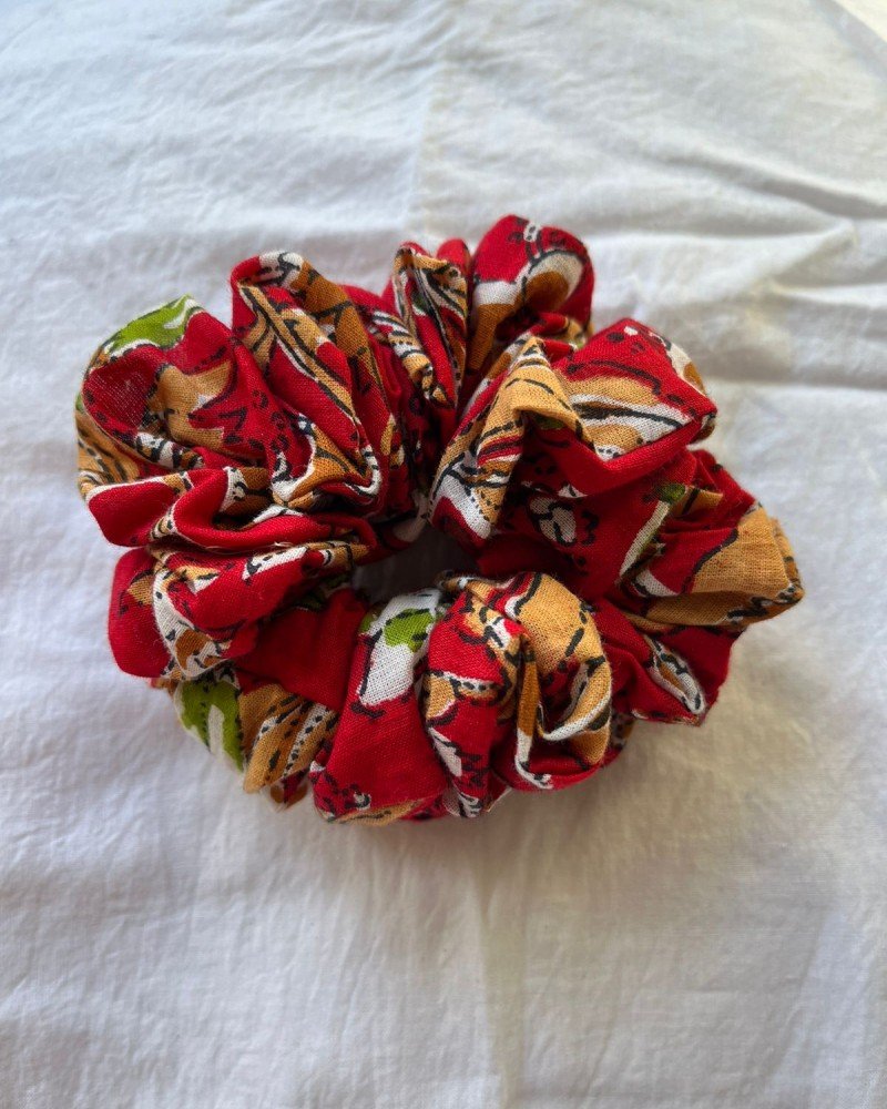RED FLORAL SCRUNCHY
