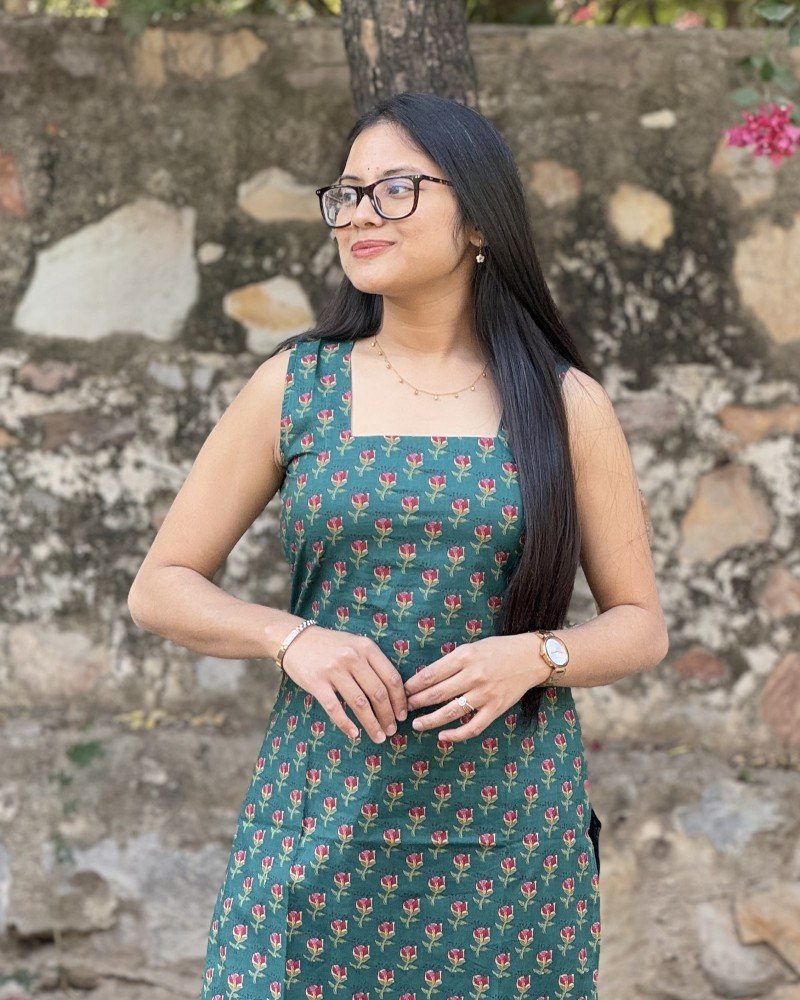 GREEN LITTLE FLORAL MOTIF LONG STRAIGHT KURTI