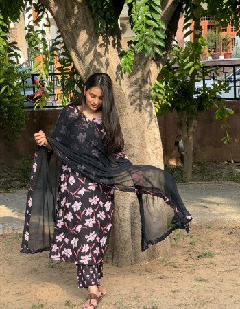 BLACK FLORALS SUIT SET