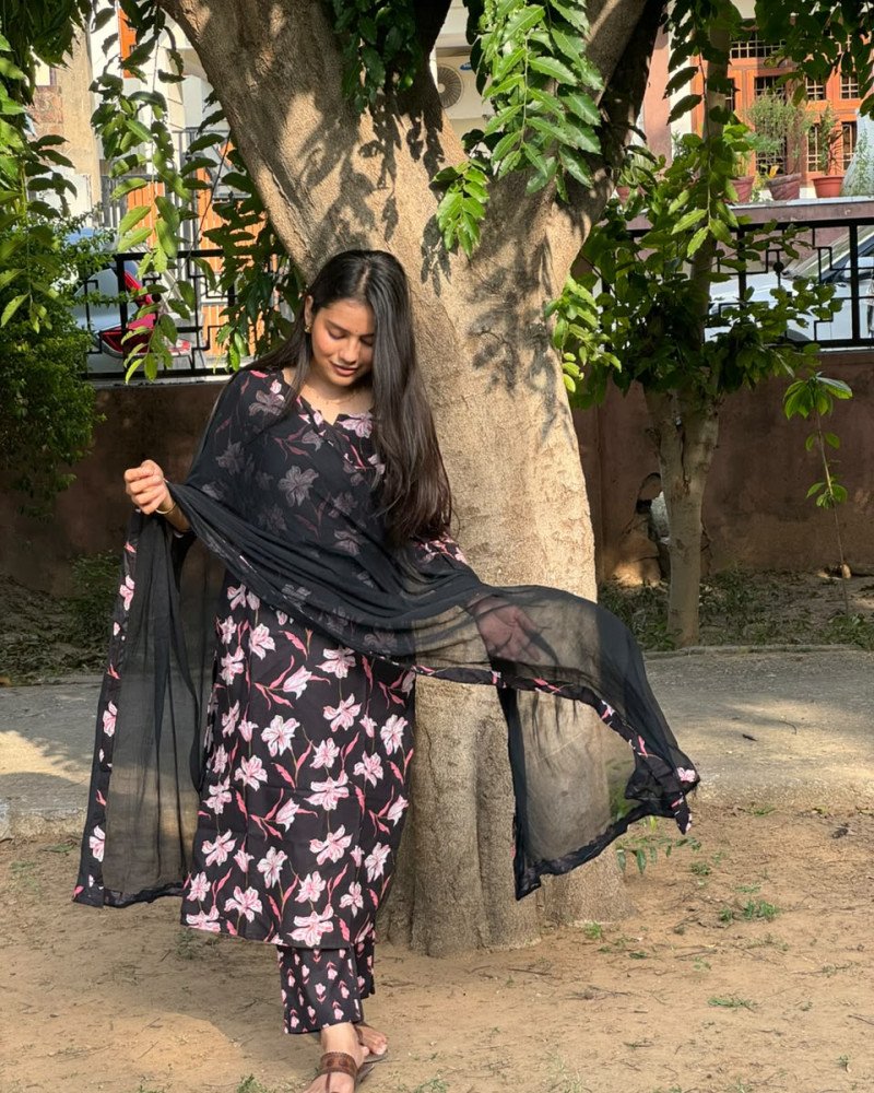 BLACK FLORALS SUIT SET